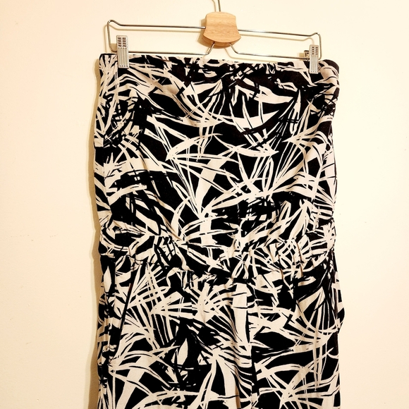 Ann Taylor Loft | Women's Navy & Off White Abstract Print Jumpsuit (Size 6) - Picture 7 of 15